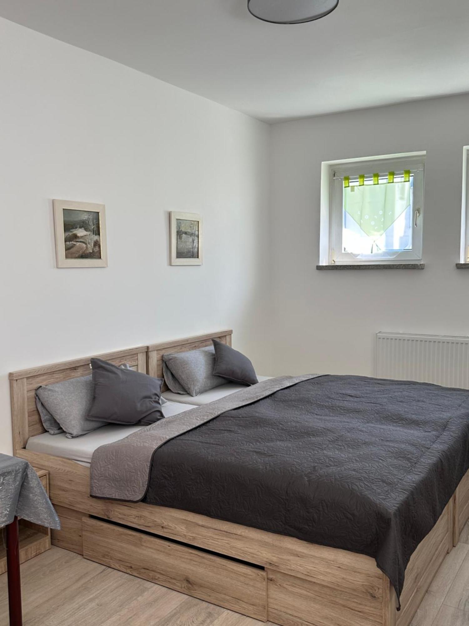 Ein Zimmer Wohnung Am Markt Oelsnitz  Exteriör bild